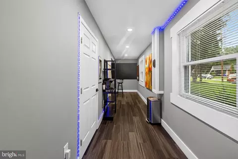 Entry Way - 10 Shanandale Ct, Silver Spring, MD 20904 photo 7 of 7