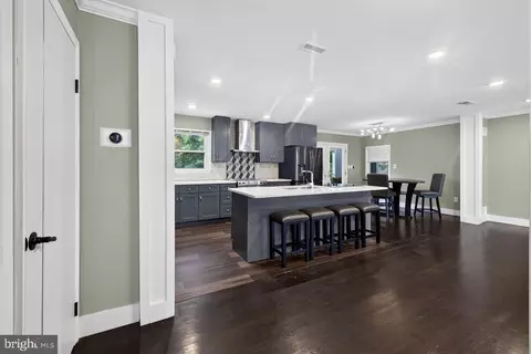 Entry Way - 10 Shanandale Ct, Silver Spring, MD 20904 photo 2 of 7
