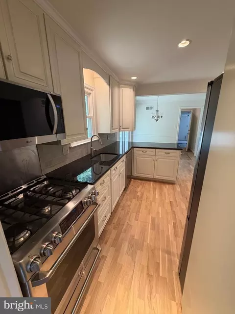 Kitchen - 2429 Parallel Ln, Silver Spring, MD 20904 photo 2 of 3