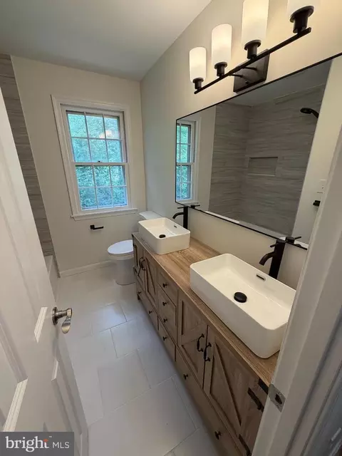 Bath - 2429 Parallel Ln, Silver Spring, MD 20904 photo 7 of 7