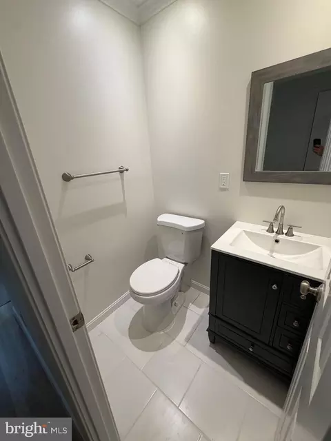 Bath - 2429 Parallel Ln, Silver Spring, MD 20904 photo 2 of 7