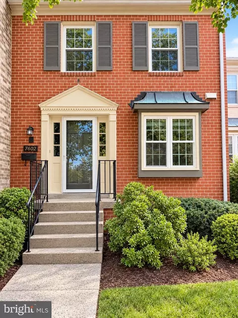 7602 Westlake Ter #19, Bethesda, MD 20817