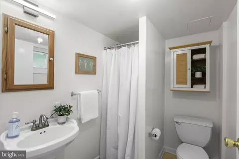 Bath - 505 Thayer Ave, Silver Spring, MD 20910 photo 3 of 3