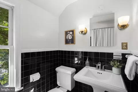 Bath - 505 Thayer Ave, Silver Spring, MD 20910 photo 1 of 3
