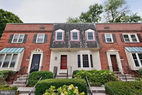 6609 Hillandale Rd #90, Chevy Chase, MD 20815