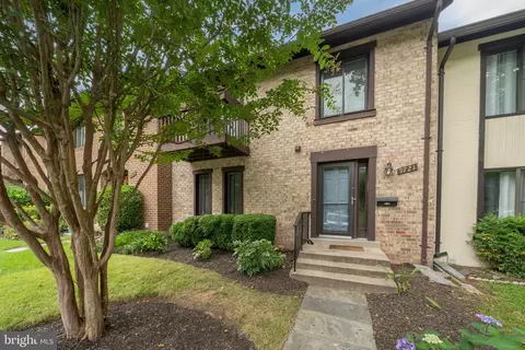 9721 Shadow Oak Dr, Montgomery Village, MD 20886