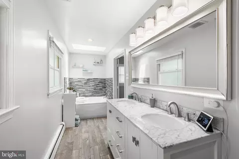 Bath - 1213 Dale Dr, Silver Spring, MD 20910 photo 1 of 4
