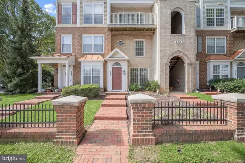 222 Fallsgrove Blvd #2, Rockville, MD 20850