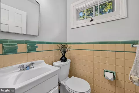 Bath - 3 Park Valley Rd, Silver Spring, MD 20910 photo 1 of 5