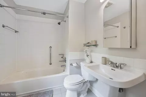 Bath - 3 Park Valley Rd, Silver Spring, MD 20910 photo 4 of 5