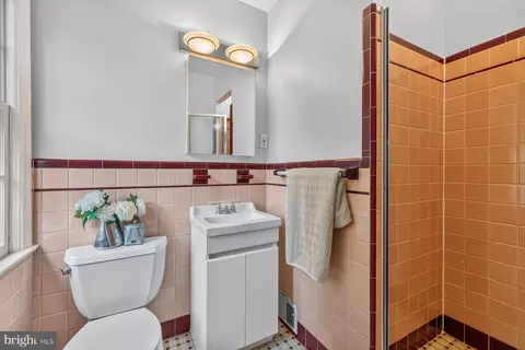 Bath - 3 Park Valley Rd, Silver Spring, MD 20910 photo 2 of 5
