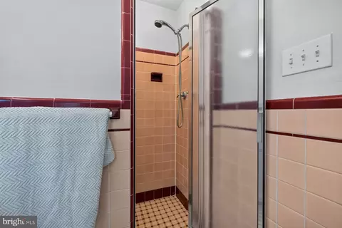 Bath - 3 Park Valley Rd, Silver Spring, MD 20910 photo 3 of 5