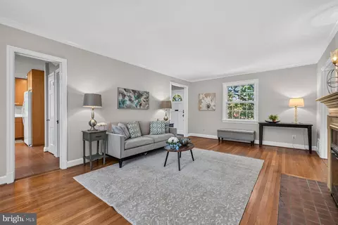 Living - 3 Park Valley Rd, Silver Spring, MD 20910 photo 3 of 8