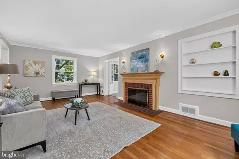 Living - 3 Park Valley Rd, Silver Spring, MD 20910 photo 4 of 8