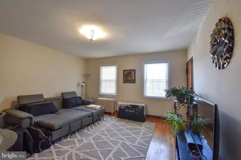 8209 Schrider St, Silver Spring, MD 20910 photo 3