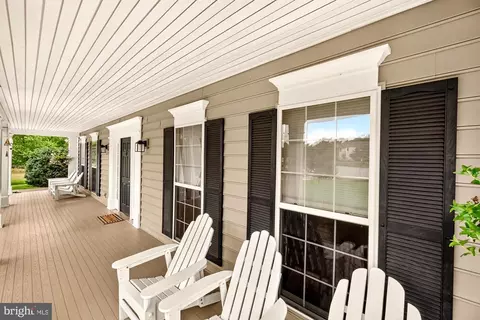 Exterior - 16900 Hillard St, Poolesville, MD 20837 photo 8 of 16