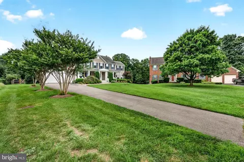Exterior - 16900 Hillard St, Poolesville, MD 20837 photo 5 of 16