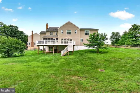 Exterior - 16900 Hillard St, Poolesville, MD 20837 photo 12 of 16