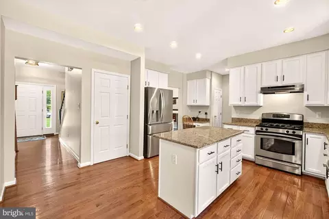 Entry Way - 16900 Hillard St, Poolesville, MD 20837 photo 3 of 10