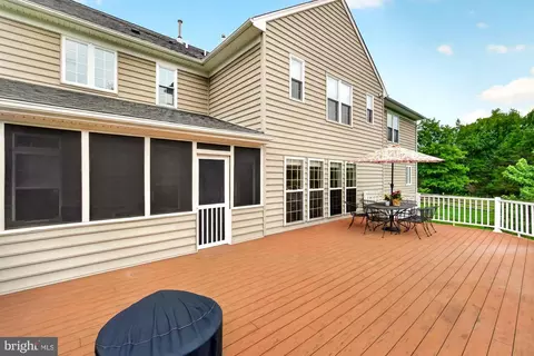 Exterior - 16900 Hillard St, Poolesville, MD 20837 photo 11 of 16