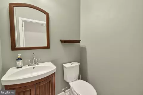 Entry Way - 16900 Hillard St, Poolesville, MD 20837 photo 8 of 10
