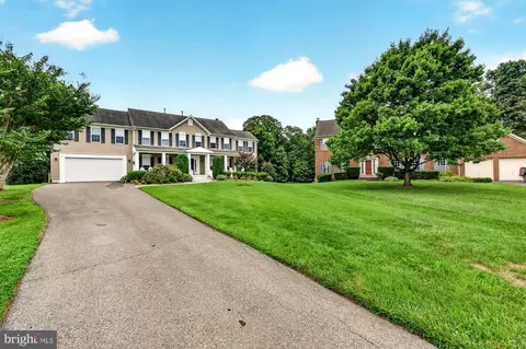 Exterior - 16900 Hillard St, Poolesville, MD 20837 photo 4 of 16