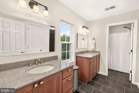 Bath - 16900 Hillard St, Poolesville, MD 20837 photo 6 of 7
