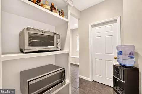 Entry Way - 16900 Hillard St, Poolesville, MD 20837 photo 6 of 10