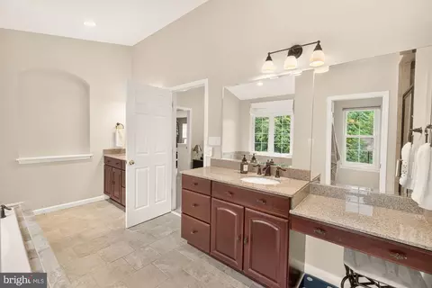 Bath - 16900 Hillard St, Poolesville, MD 20837 photo 3 of 7