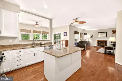 Kitchen - 16900 Hillard St, Poolesville, MD 20837 photo 2 of 5