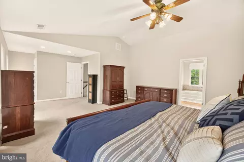 Bedroom - 16900 Hillard St, Poolesville, MD 20837 photo 3 of 9