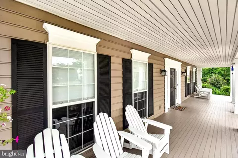 Exterior - 16900 Hillard St, Poolesville, MD 20837 photo 7 of 16