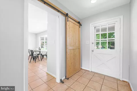 Entry Way - 1416 Chilton Dr, Silver Spring, MD 20904 photo 2 of 5