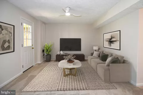 Living - 101 Smoothleaf Ln, Gaithersburg, MD 20878 photo 9 of 10