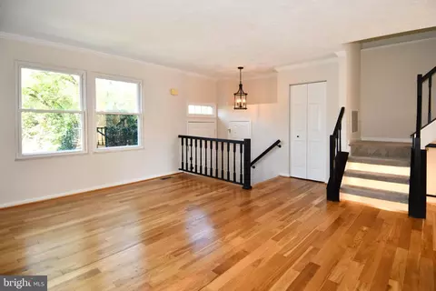 Living - 101 Smoothleaf Ln, Gaithersburg, MD 20878 photo 2 of 10