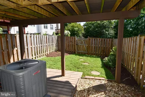 Exterior - 101 Smoothleaf Ln, Gaithersburg, MD 20878 photo 10 of 12