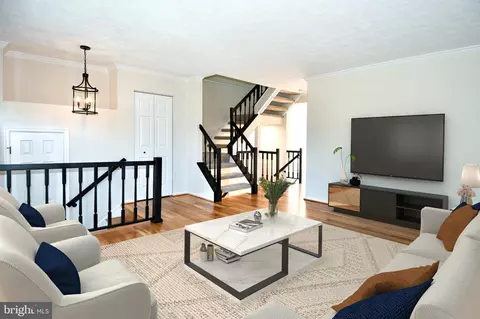 Living - 101 Smoothleaf Ln, Gaithersburg, MD 20878 photo 4 of 10