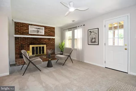 Living - 101 Smoothleaf Ln, Gaithersburg, MD 20878 photo 6 of 10