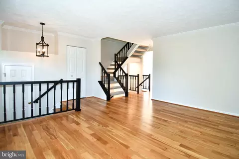 Living - 101 Smoothleaf Ln, Gaithersburg, MD 20878 photo 5 of 10