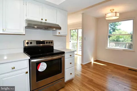 Kitchen - 101 Smoothleaf Ln, Gaithersburg, MD 20878 photo 4 of 4
