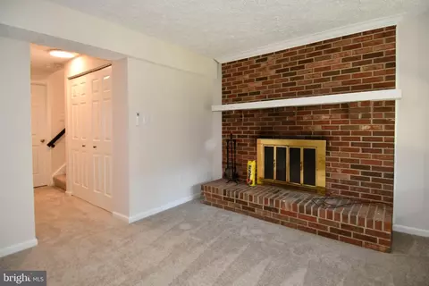 Living - 101 Smoothleaf Ln, Gaithersburg, MD 20878 photo 8 of 10