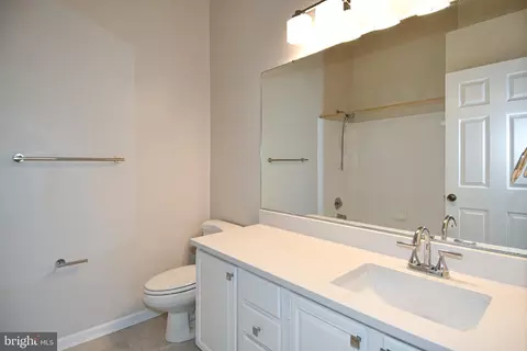 Bath - 101 Smoothleaf Ln, Gaithersburg, MD 20878 photo 2 of 4