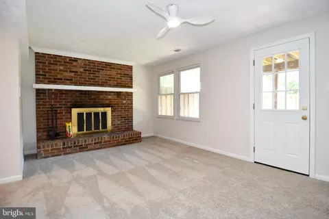 Living - 101 Smoothleaf Ln, Gaithersburg, MD 20878 photo 7 of 10