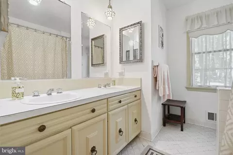 Bath - 17517 Skyline Dr, Ashton, MD 20861 photo 3 of 3