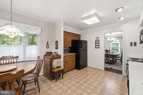 Kitchen - 17517 Skyline Dr, Ashton, MD 20861 photo 3 of 4