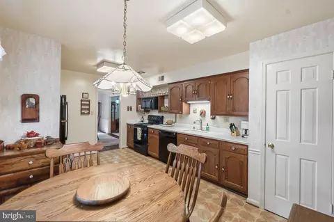 Kitchen - 17517 Skyline Dr, Ashton, MD 20861 photo 4 of 4