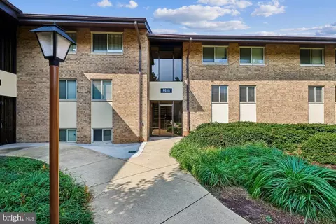 9910 Walker House Rd #4, Montgomery Village, MD 20886