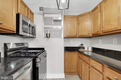 Kitchen - 1220 Blair Mill Rd #503, Silver Spring, MD 20910 photo 4 of 5