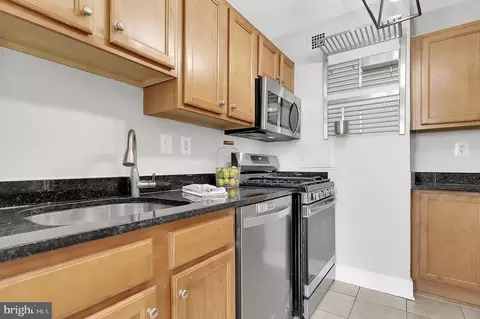 Kitchen - 1220 Blair Mill Rd #503, Silver Spring, MD 20910 photo 2 of 5