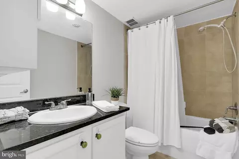 Bath - 1220 Blair Mill Rd #503, Silver Spring, MD 20910 photo 1 of 1